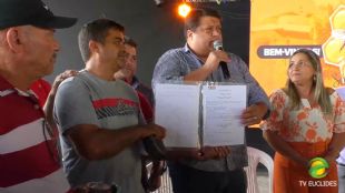 Prefeito Luciano surpreende apicultores e anuncia a construo de 3 Unidades de Mel.
